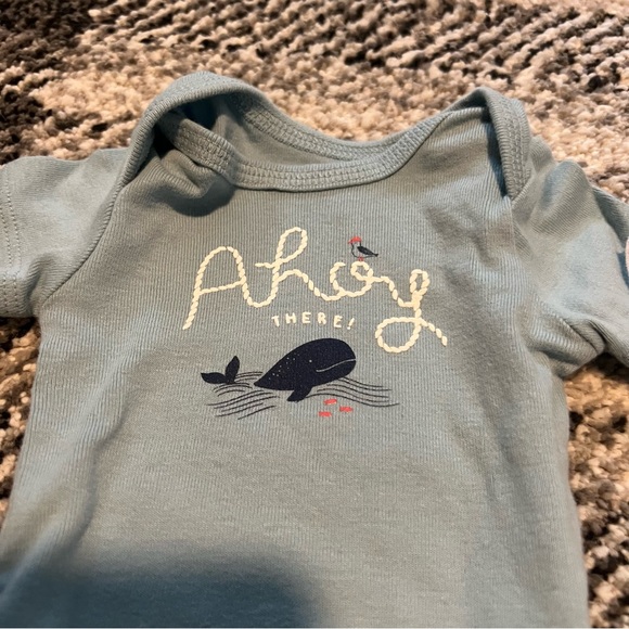 Bundle of 2 newborn baby onesies Carter’s and Gerber - Picture 4 of 7